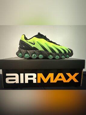 NIKE AIR MAX DN8 (VOLT & BLACK) Sz 12 - EXCELLENT CONDITION